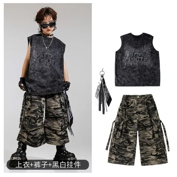 Design Streetwear Set: Acid Wash Rhinestone Vest Top + Camo Cargo Shorts + Black-White Keychain Accessory - 1