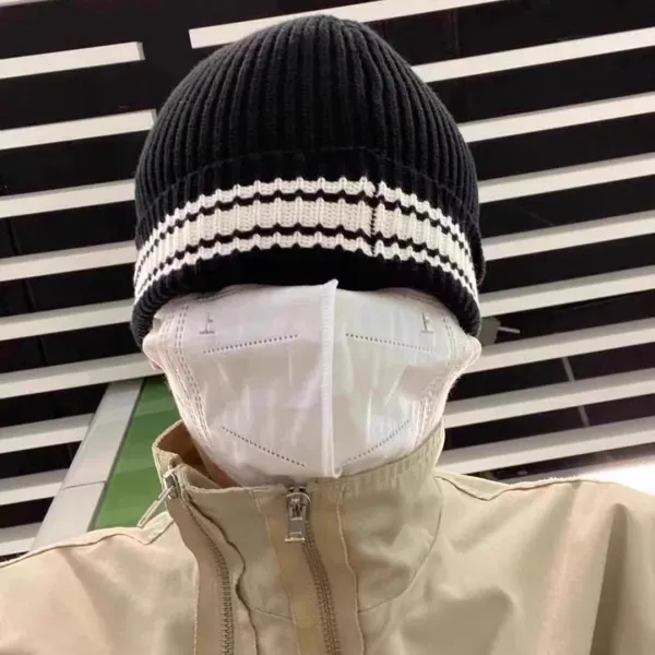 Maison Margiela Tabi Stitch Beanie Black and Gray - 25