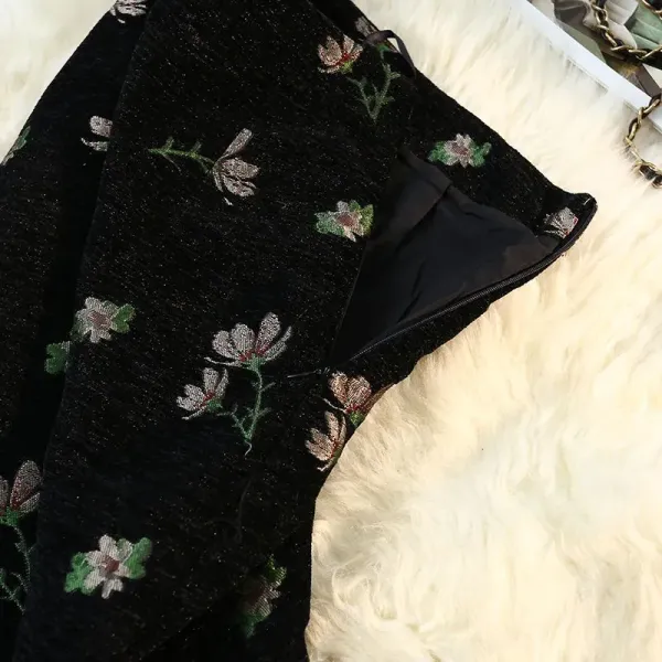 Floral Embroidered Velvet Skirt Black - 5