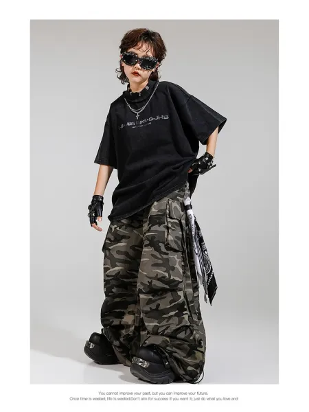 Design Streetwear Set: Acid Wash Black T-Shirt + Camo Cargo Pants + Leather Gloves + Cross Necklace + Bandana Keychain - 10