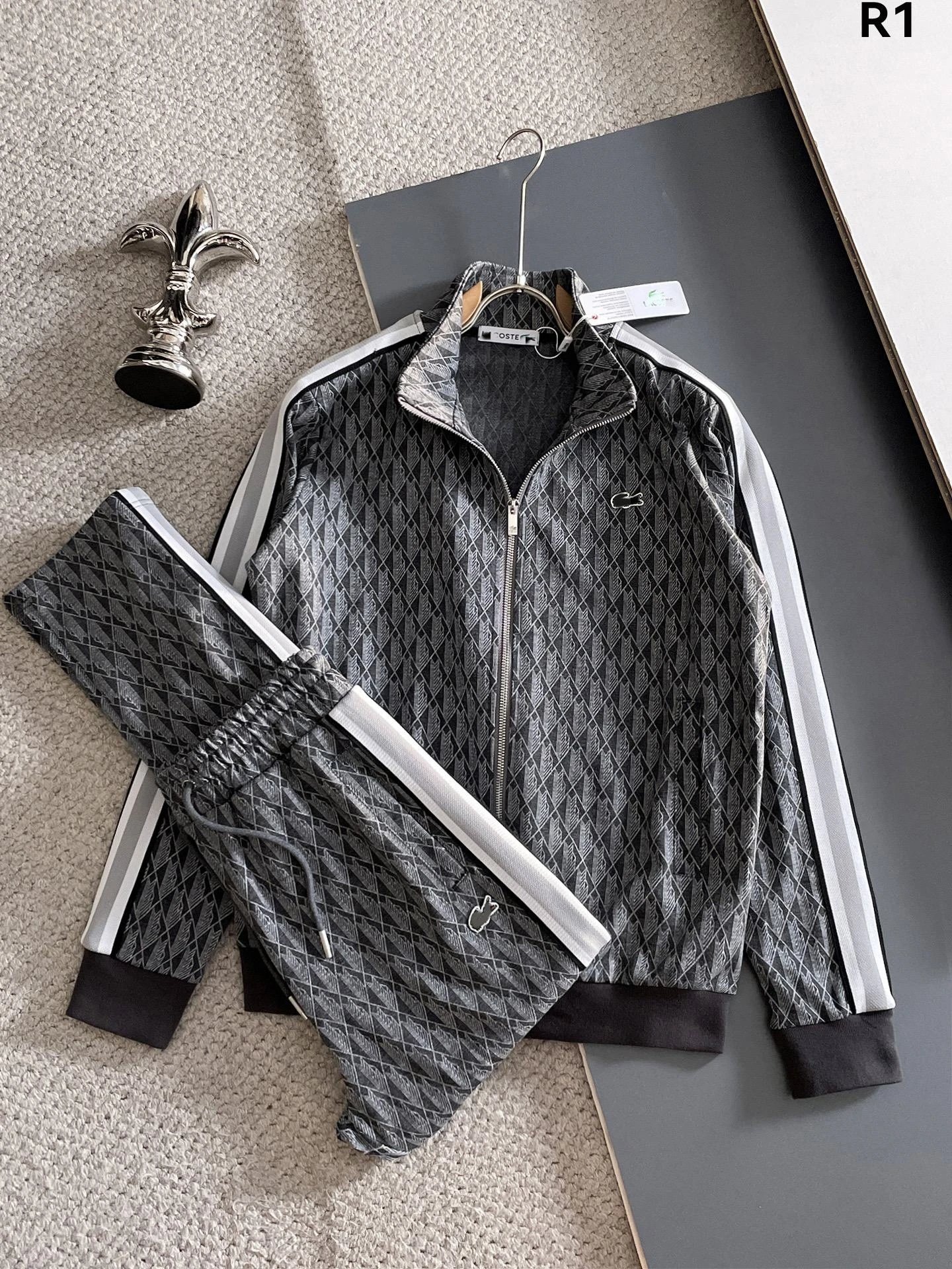 Lacoste Tracksuits Diamond-pattern zip track jacket and jogger set — R1 gray-white