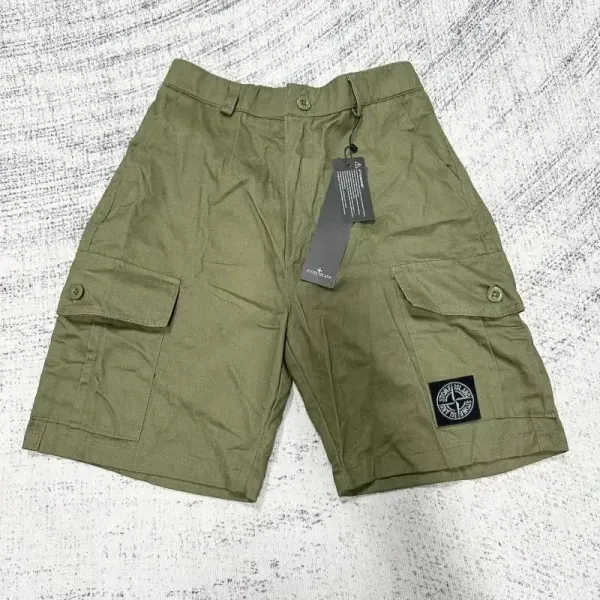 Stone Island Compass Patch Cargo Shorts Army Green - 1