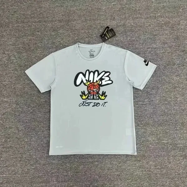 Nike Graphic T-Shirt Light Gray T-Shirt - 1