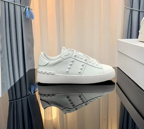 Unbranded Sneakers Low-top with pyramid-stud heel trim and contrast side stripe product detail image 7