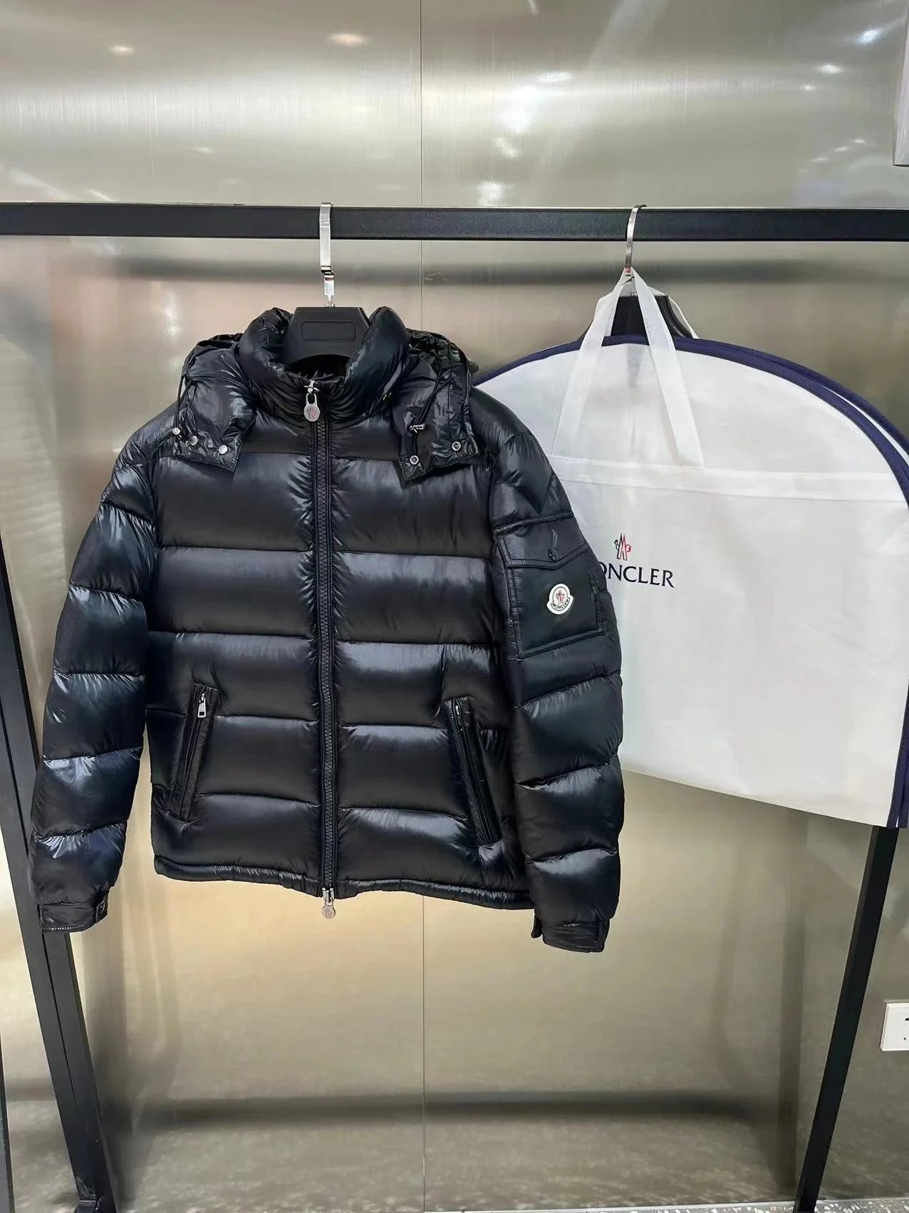 M-O-N-C-L-E-R fashion down jacket