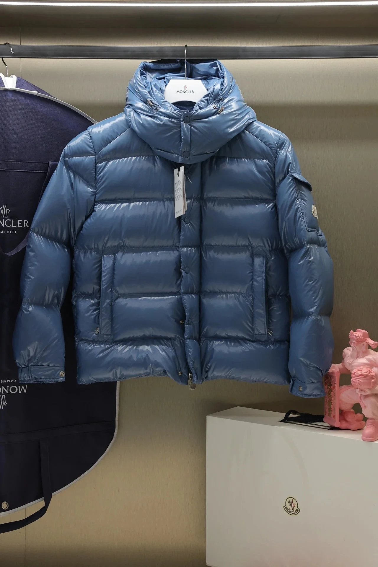 M-O-N-C-L-E-R fashion down jacket foto 3