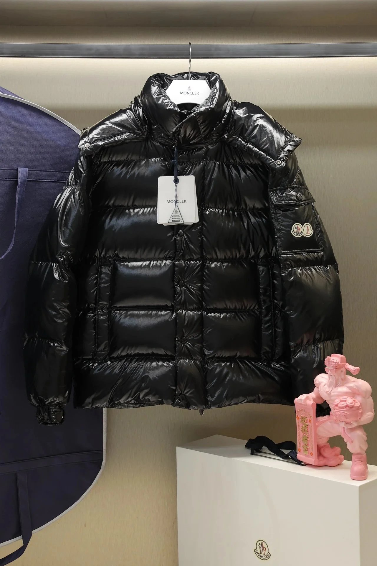 M-O-N-C-L-E-R fashion down jacket foto 2