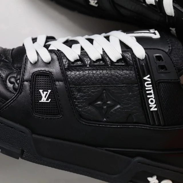 Louis Vuitton Sneakers Monogram Leather Low-Top product detail image 26