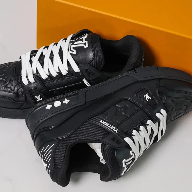 Louis Vuitton Sneakers Monogram Leather Low-Top product detail image 22