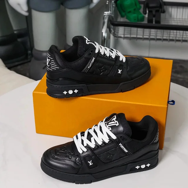 Louis Vuitton Sneakers Monogram Leather Low-Top product detail image 20