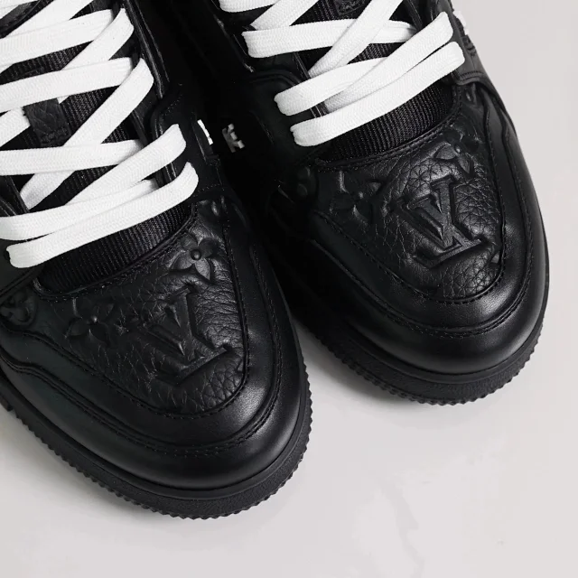 Louis Vuitton Sneakers Monogram Leather Low-Top product detail image 24
