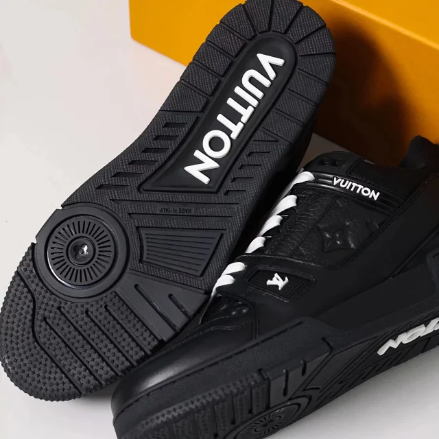 Louis Vuitton Sneakers Monogram Leather Low-Top product detail image 30