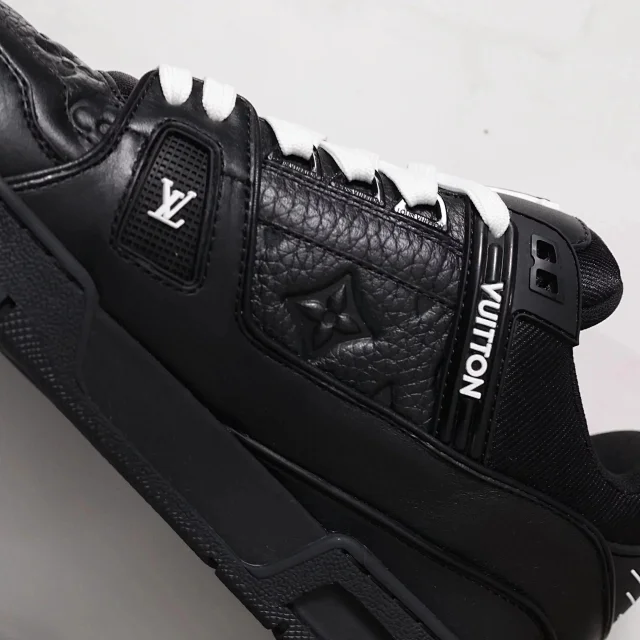 Louis Vuitton Sneakers Monogram Leather Low-Top product detail image 28