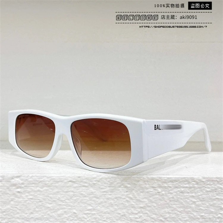 White Frame Gradual Tea Pieces