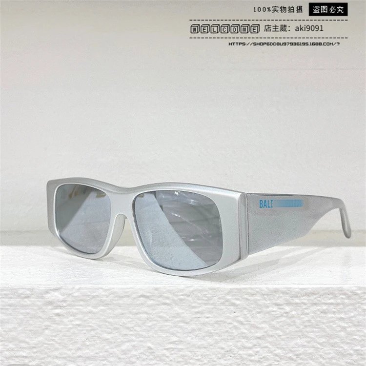 Silver frame with silver diaphragm