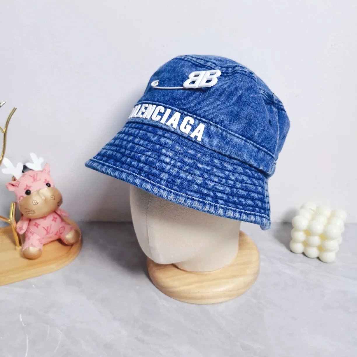 Prada Logo-Embellished Distressed White Bucket Hat - 32