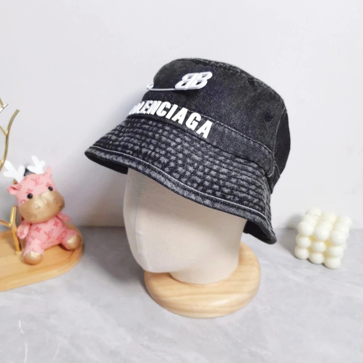 Prada Logo-Embellished Distressed White Bucket Hat - 30