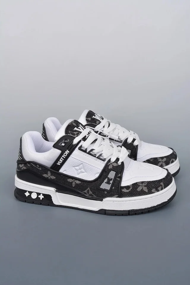 Louis Vuitton Sneakers Low-Top Lace-Up Monogram product detail image 13