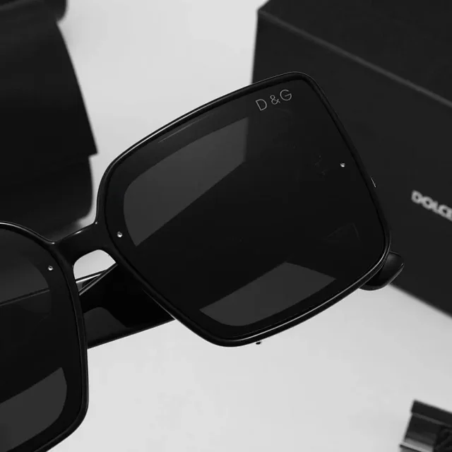 Dolce & Gabbana Eyewear Oversized square-frame sunglasses with logo temples product detail image 3