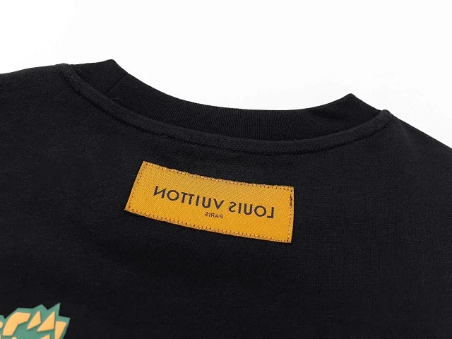 Louis Vuitton T-Shirts Graphic Logo product detail image 6