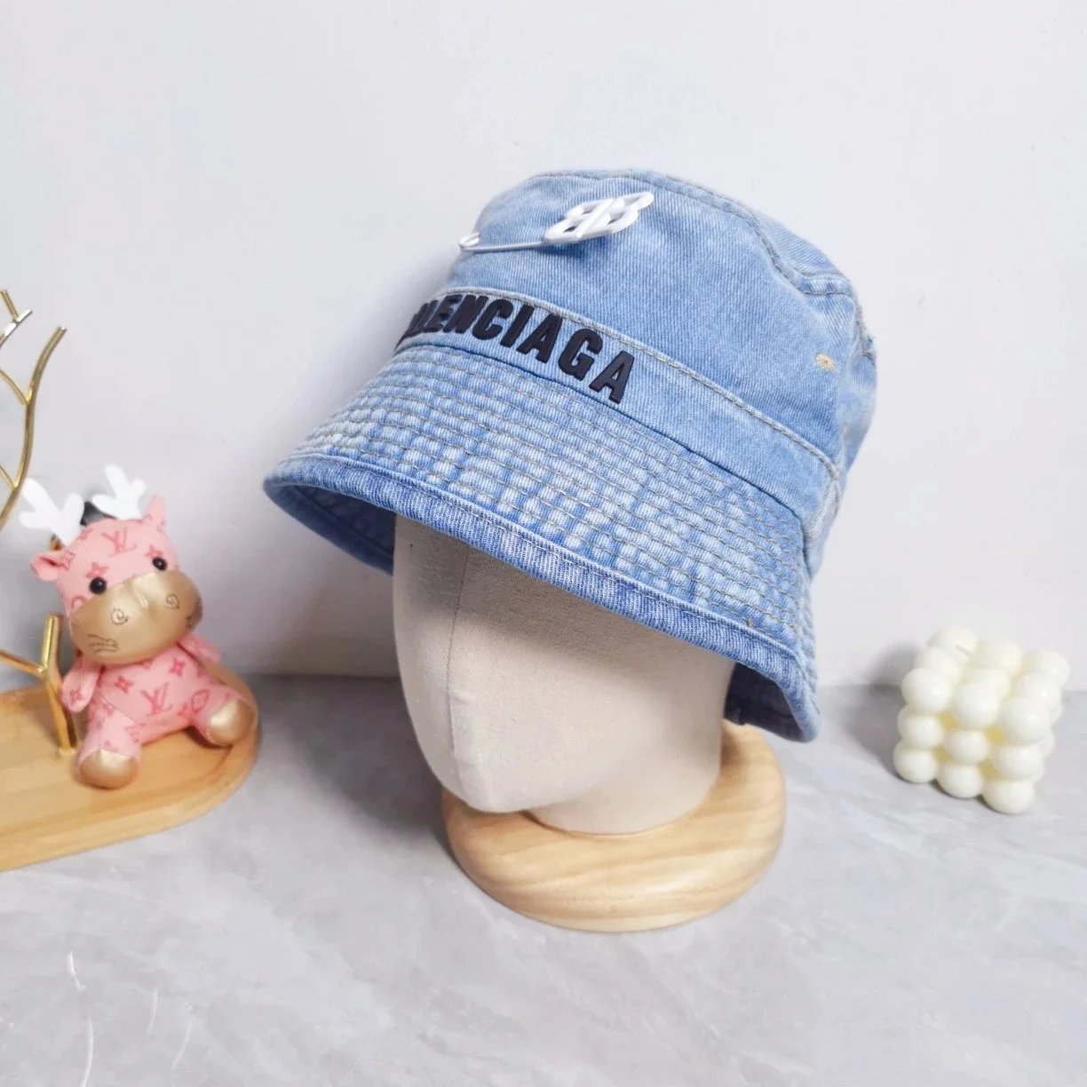 Prada Logo-Embellished Distressed White Bucket Hat - 31