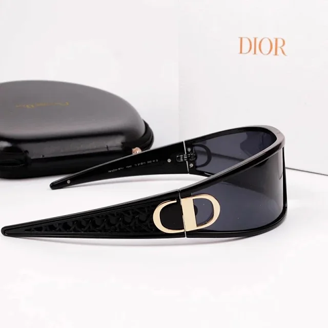 Dior Eyewear Oversized square sunglasses with gold temple accents product detail image 7