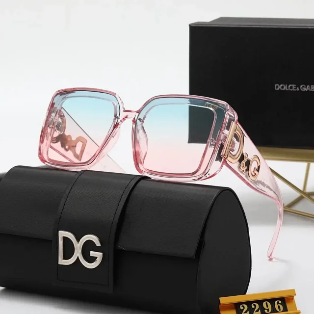 Dolce & Gabbana Eyewear Oversized square-frame sunglasses with logo temples product detail image 9