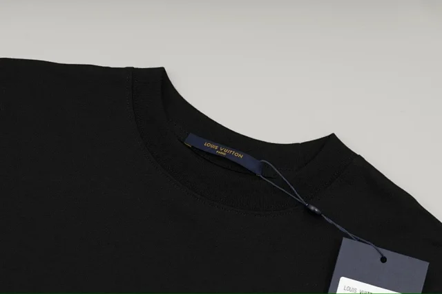 Louis Vuitton T-Shirts Graphic Logo product detail image 14