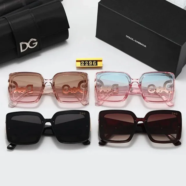 Dolce & Gabbana Eyewear Oversized square-frame sunglasses with logo temples product detail image 2