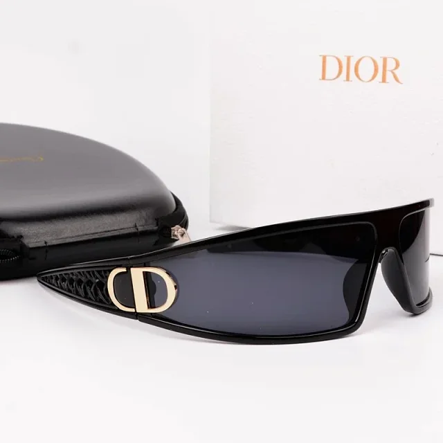 Dior Eyewear Oversized square sunglasses with gold temple accents product detail image 8