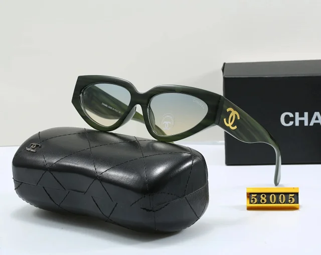 Chanel Eyewear Oversized square-frame sunglasses with chain-detail temples product detail image 10