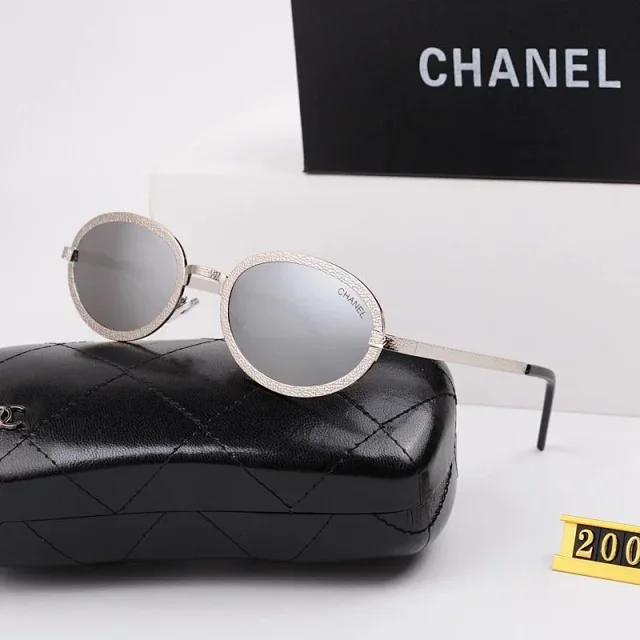 Chanel Eyewear Oversized square-frame sunglasses with chain-detail temples product detail image 29