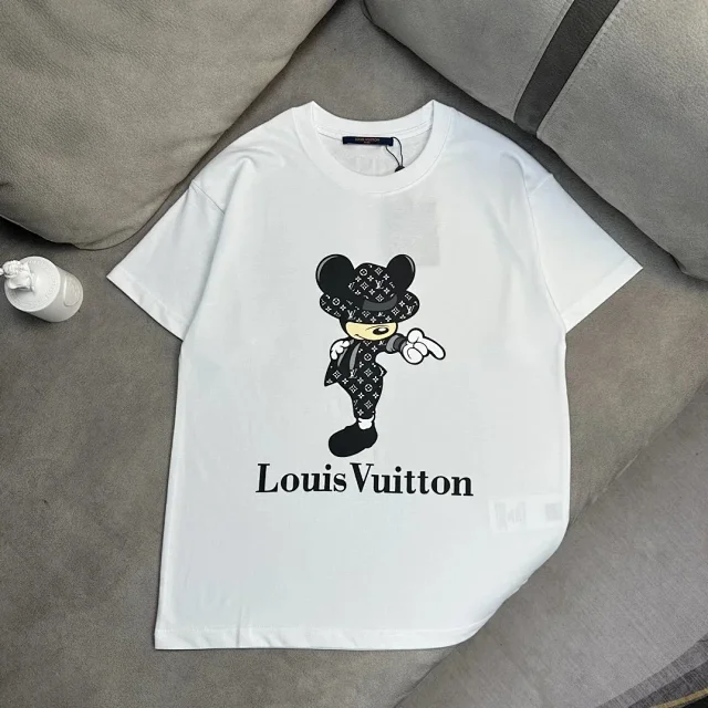 Louis Vuitton T-Shirts Graphic Logo product detail image 26