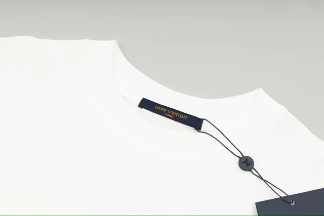 Louis Vuitton T-Shirts Graphic Logo product detail image 19