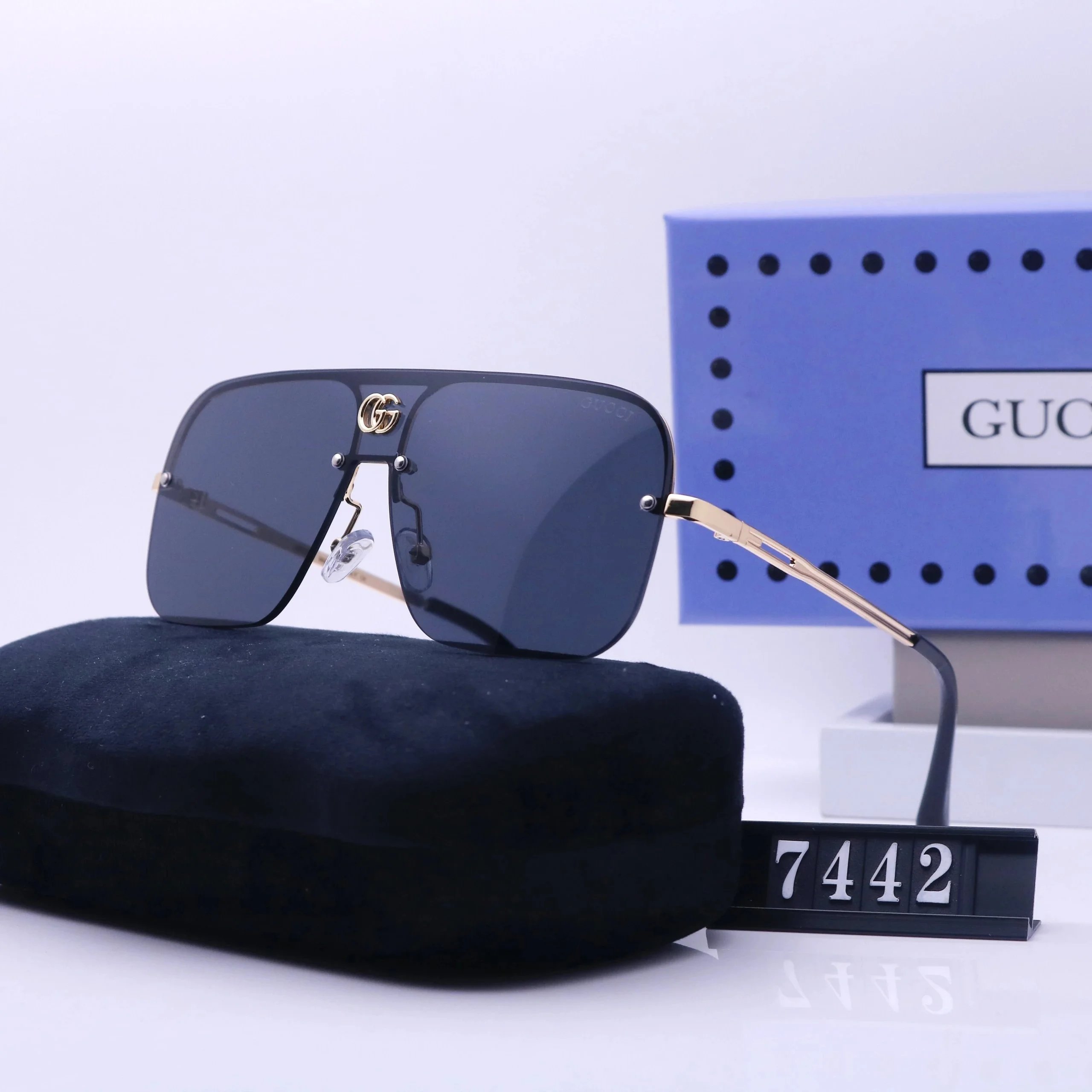 Gucci Aviator-Style Gradient Sunglasses Gold Frame - 10