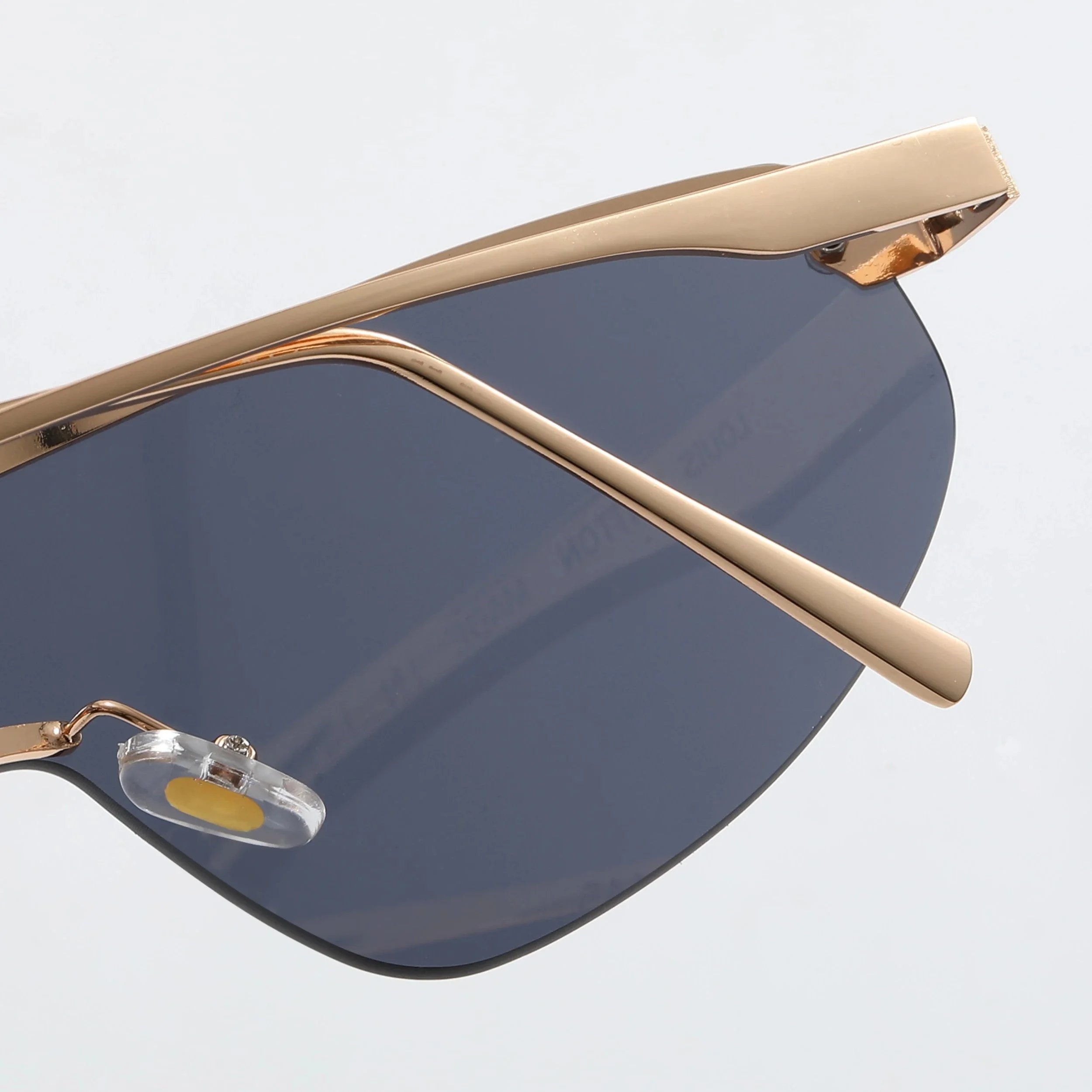 Louis Vuitton Shield Sunglasses Gold Frame Gradient Lens Sunglasses - 4