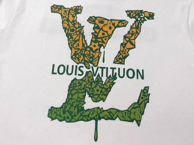 Louis Vuitton T-Shirts Graphic Logo product detail image 9
