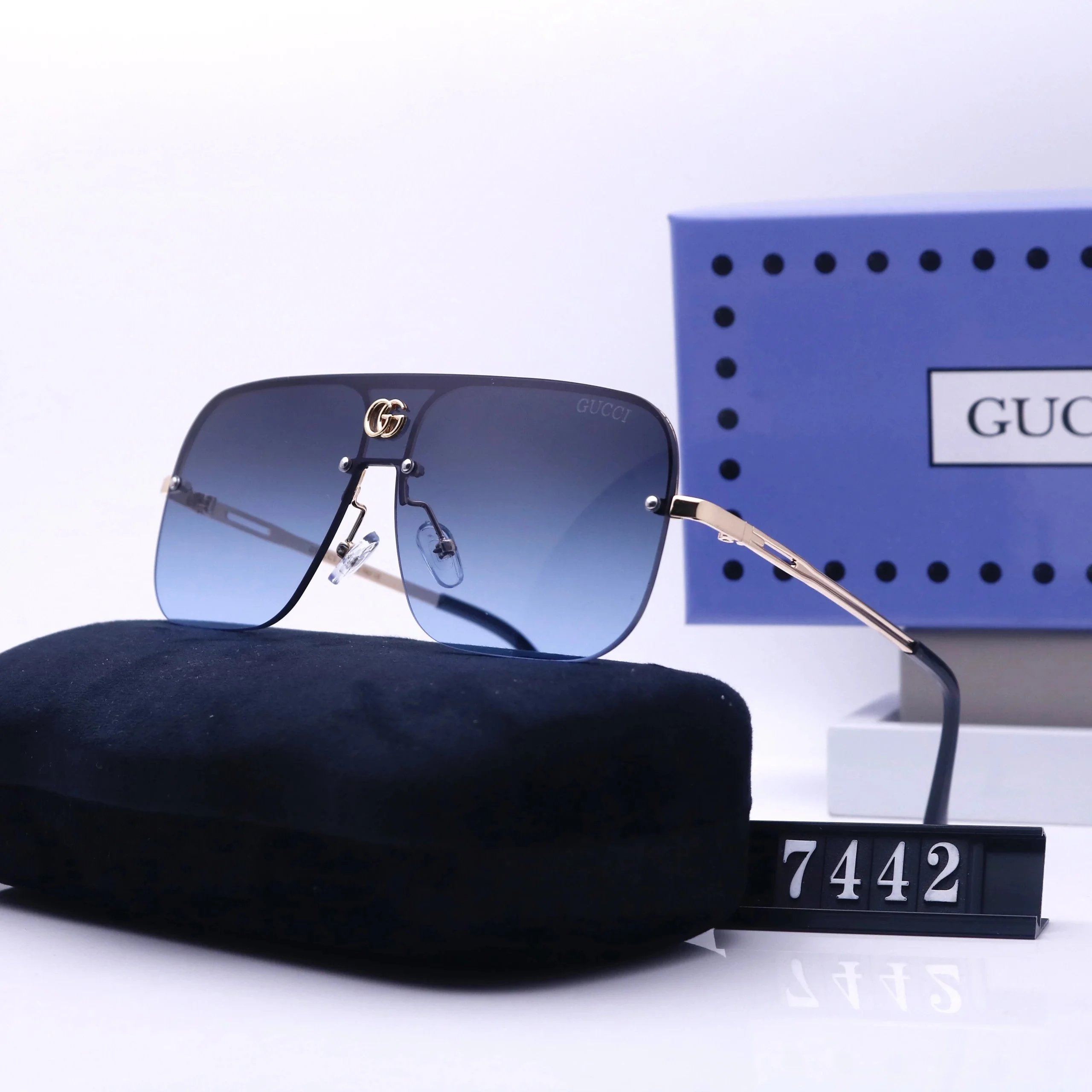Gucci Aviator-Style Gradient Sunglasses Gold Frame - 4