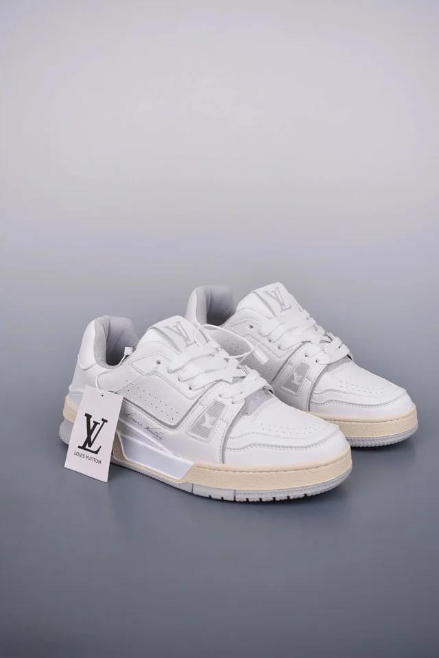 Louis Vuitton Sneakers Low-Top Lace-Up Monogram product detail image 14