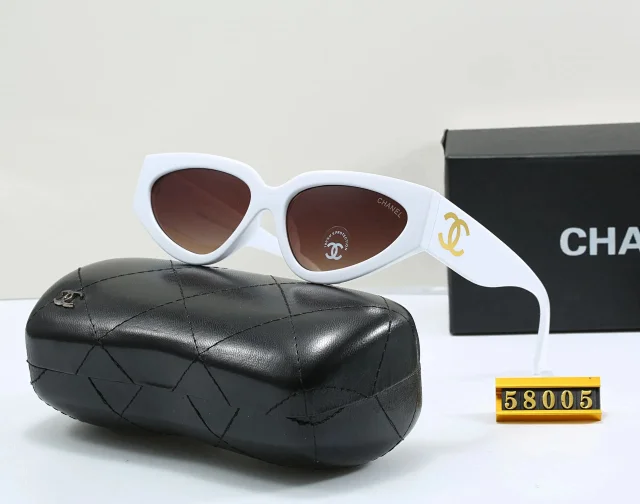 Chanel Eyewear Oversized square-frame sunglasses with chain-detail temples product detail image 7