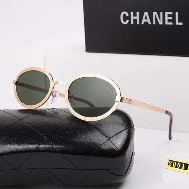 Chanel Eyewear Oversized square-frame sunglasses with chain-detail temples product detail image 26