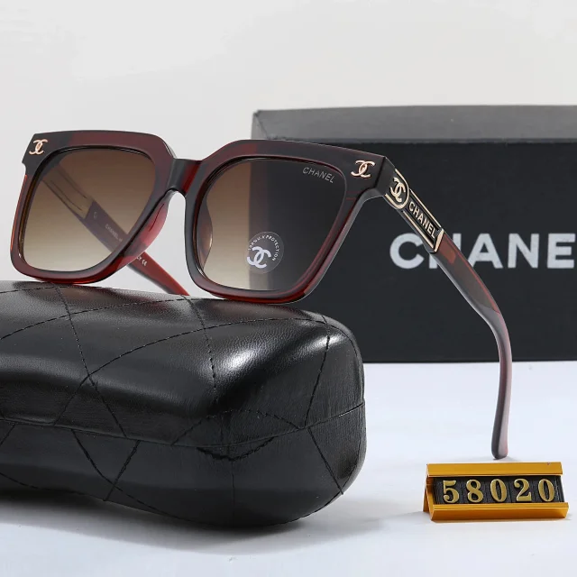 Chanel Eyewear Oversized square-frame sunglasses with chain-detail temples product detail image 3