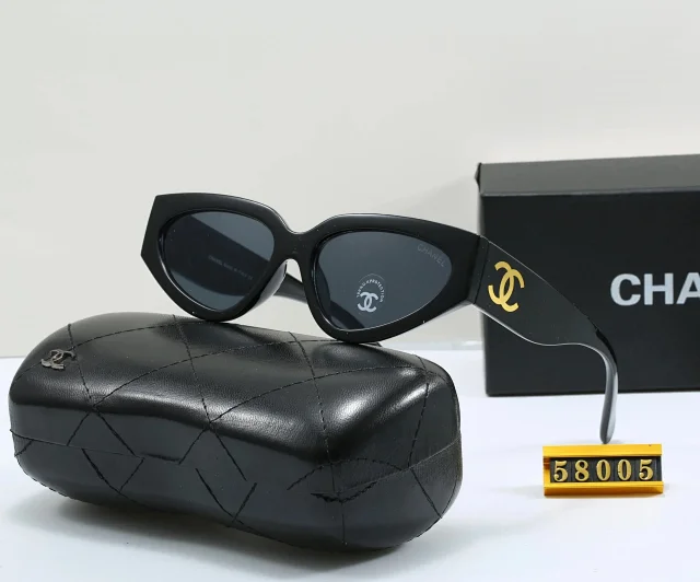 Chanel Eyewear Oversized square-frame sunglasses with chain-detail temples product detail image 11