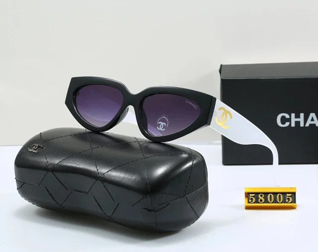 Chanel Eyewear Oversized square-frame sunglasses with chain-detail temples product detail image 12