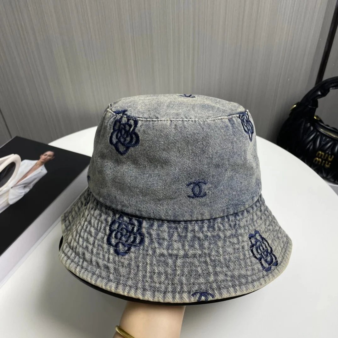 Prada Logo-Embellished Distressed White Bucket Hat - 15
