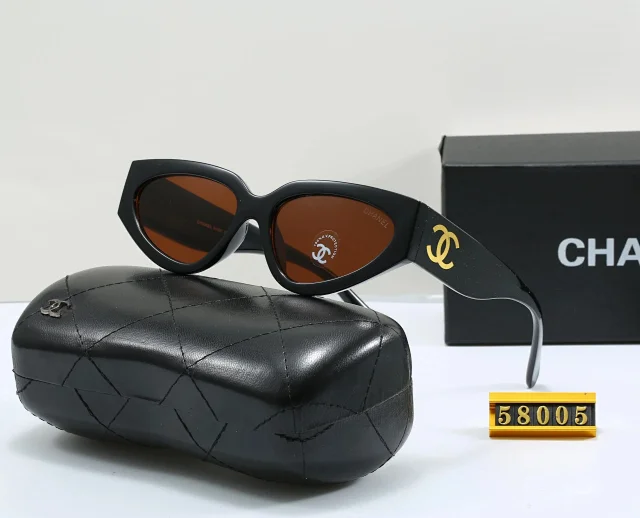 Chanel Eyewear Oversized square-frame sunglasses with chain-detail temples product detail image 9
