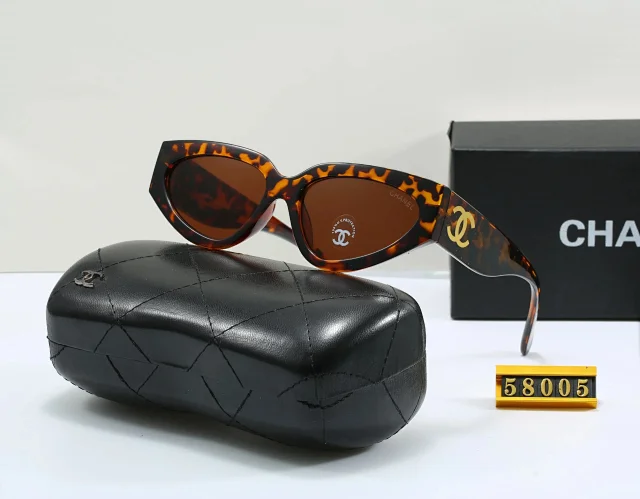 Chanel Eyewear Oversized square-frame sunglasses with chain-detail temples product detail image 13