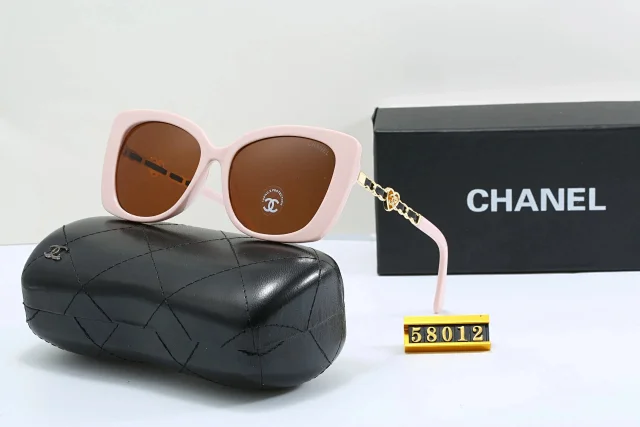 Chanel Eyewear Oversized square-frame sunglasses with chain-detail temples product detail image 16