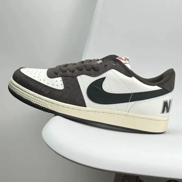 Nike Air Jordan 1 Low 'Mocha' Sneakers - 1