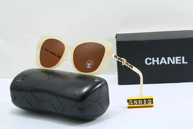 Chanel Eyewear Oversized square-frame sunglasses with chain-detail temples product detail image 14